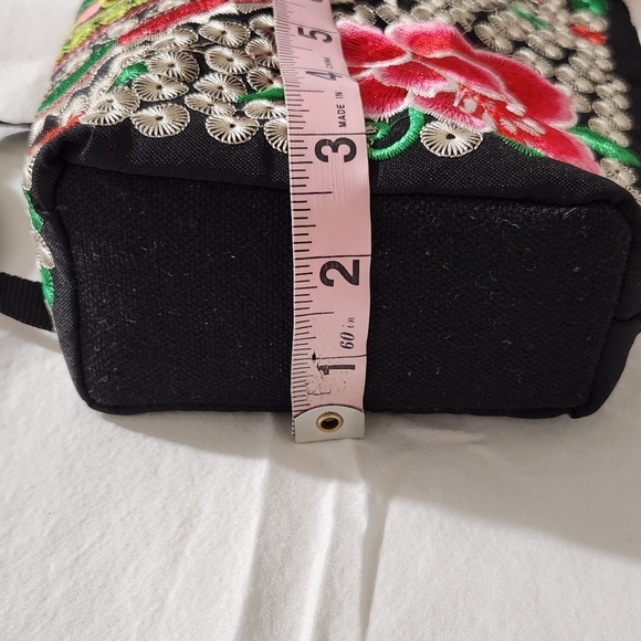Women's Detail Floral Embroidered Black Small Crossbody Shoulder Bag Lightweight - Picture 13 of 16